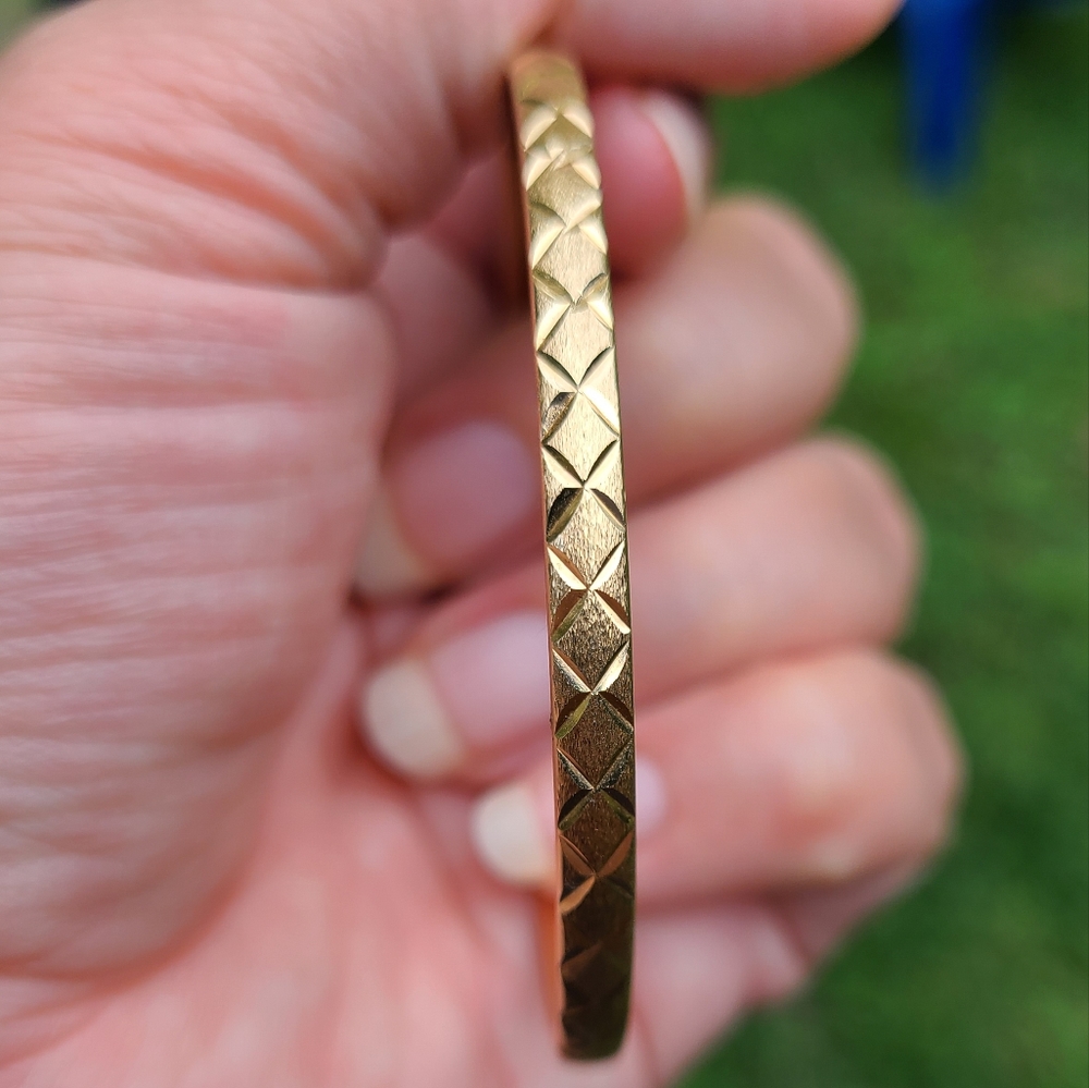 14kt gold bangle bracelet